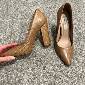 Steve Madden Tan Croc-Embossed Pointed Toe Block Heel Pumps